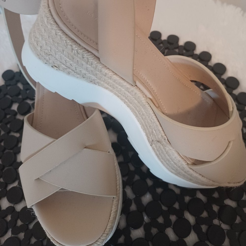 Marc Fisher Zarita Size 6.5 Leather Sandal